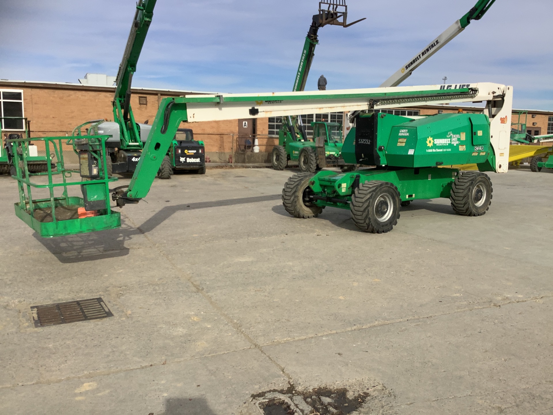 2013 JLG 800A 4WD Diesel Articulating Boom Lift