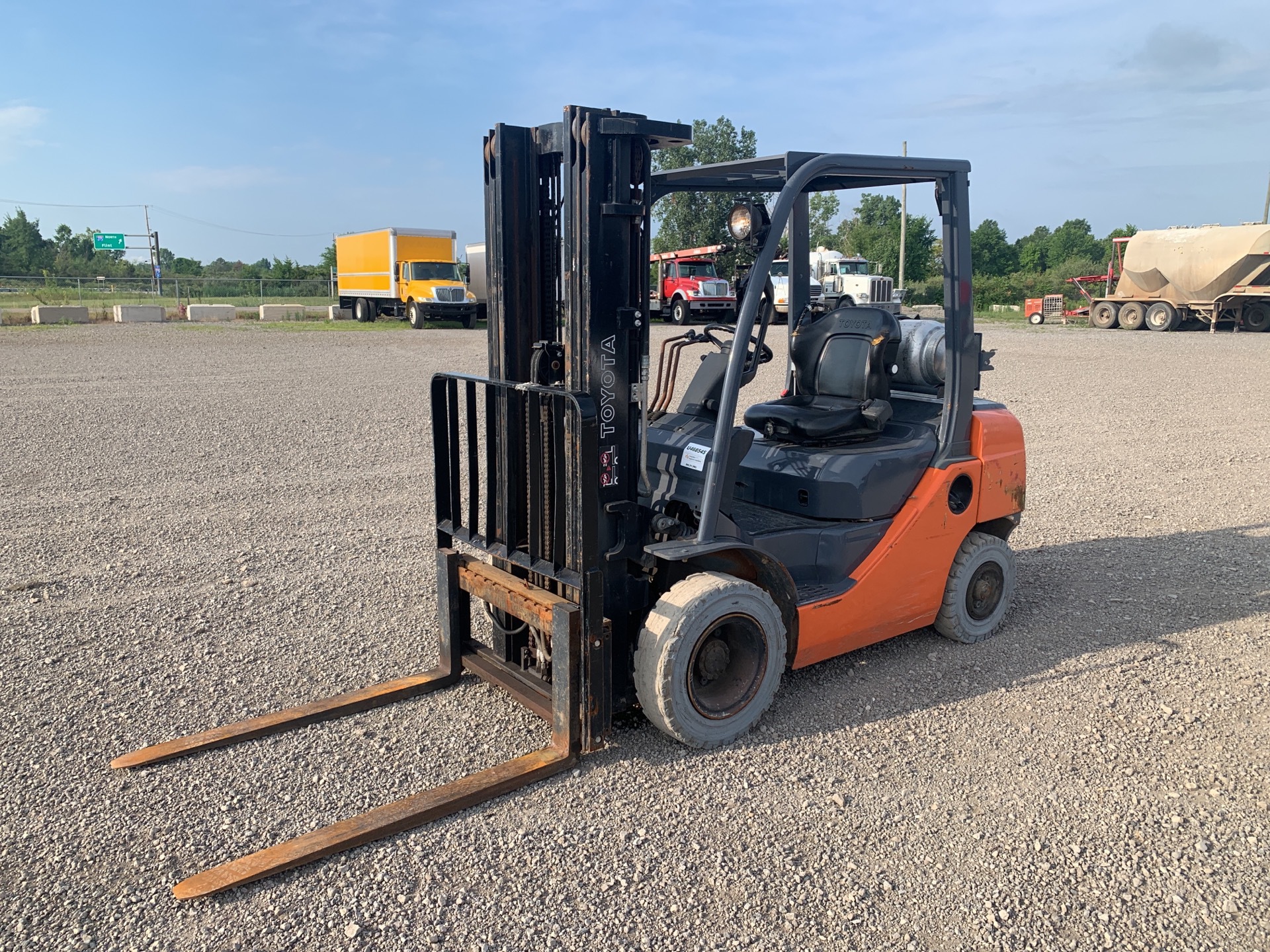 2012 Toyota 8FGU25 4500 lb Pneumatic Tire Forklift