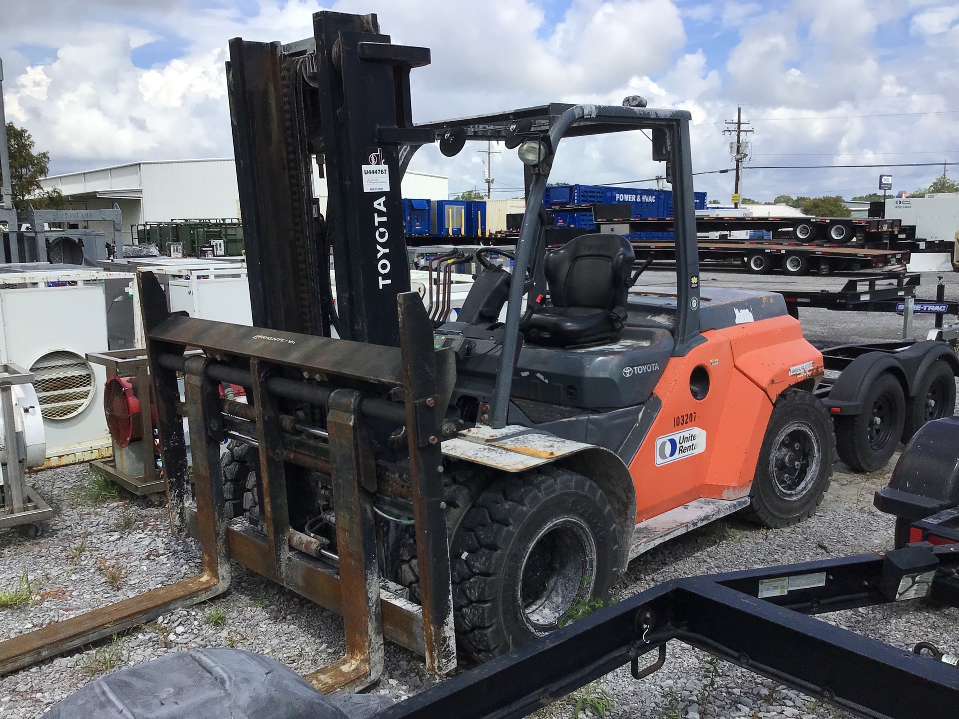 2014 Toyota 8FD70U 14000 lb Diesel Pneumatic Tire Forklift